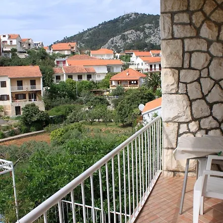 Double Hvar 141b